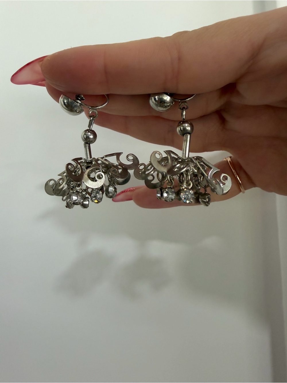 Vintage Silver Tone Chandelier Screw Back Earrings Rhinestone dangle